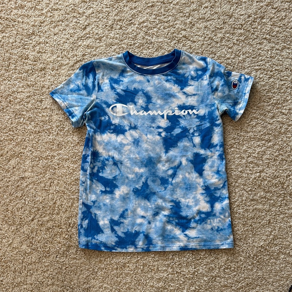 Boys, champion T-shirt, size medium.